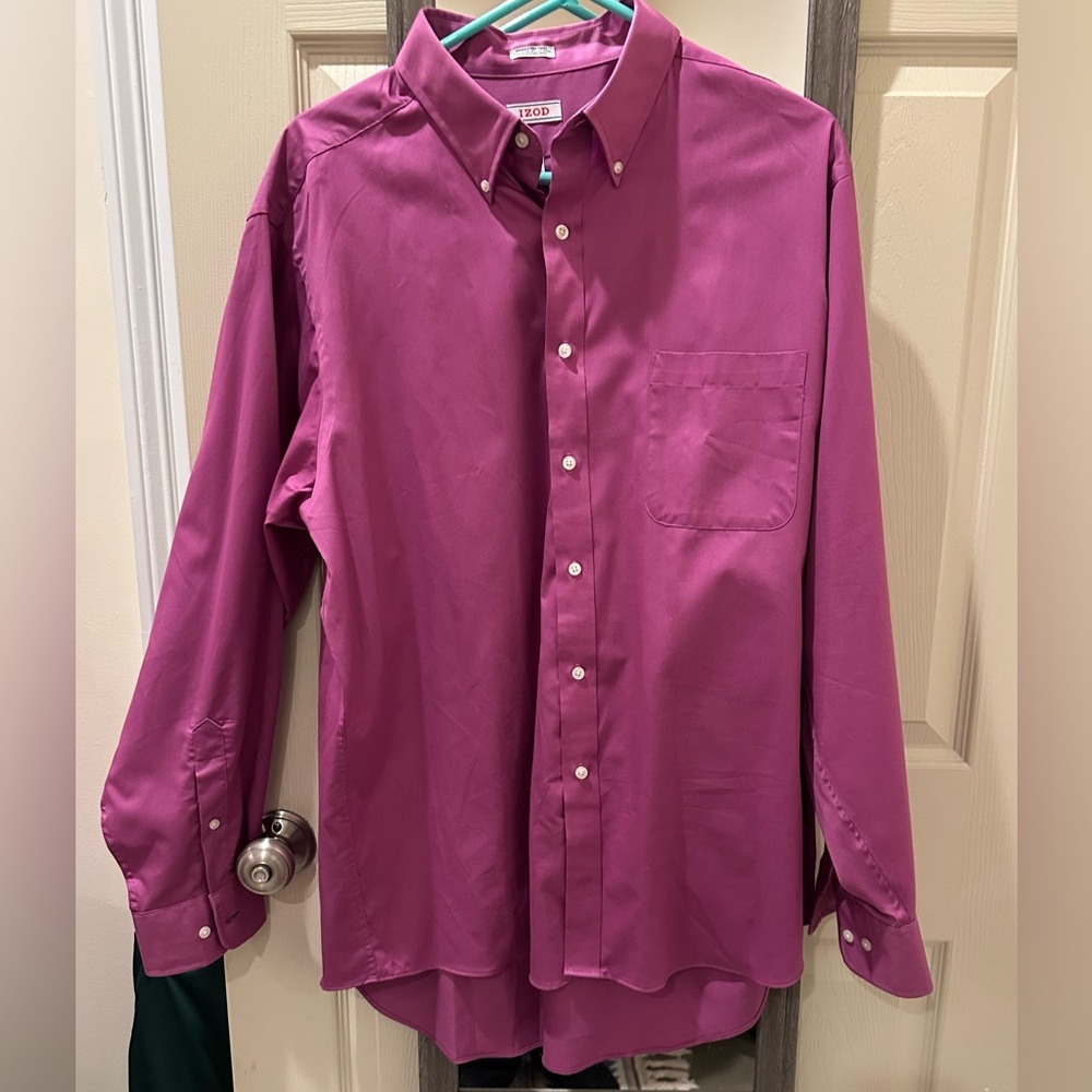 IZOD MENS Magenta Button Down Shirt